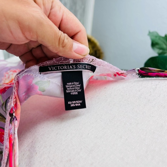 Victoria’s Secret Pink Floral Lace Satin Robe + Cami Set - Picture 5 of 10